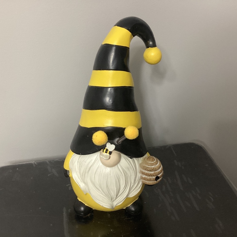 Bee gnome